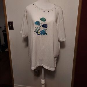 Kendon white ex cond armpit 26 1/2 arm pit to arm pit  27 1/2 inchs long